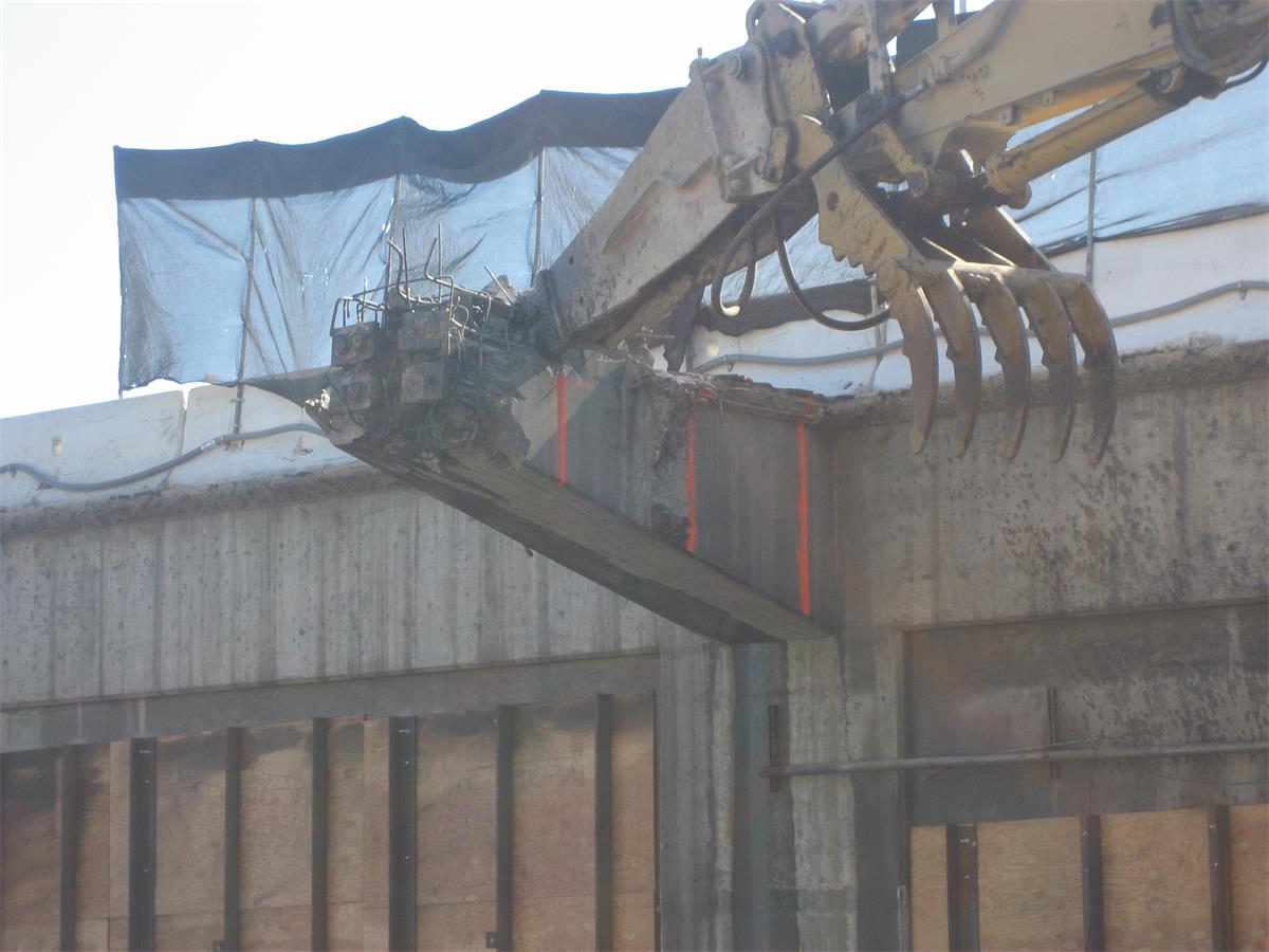 Post Tensioned Overhang